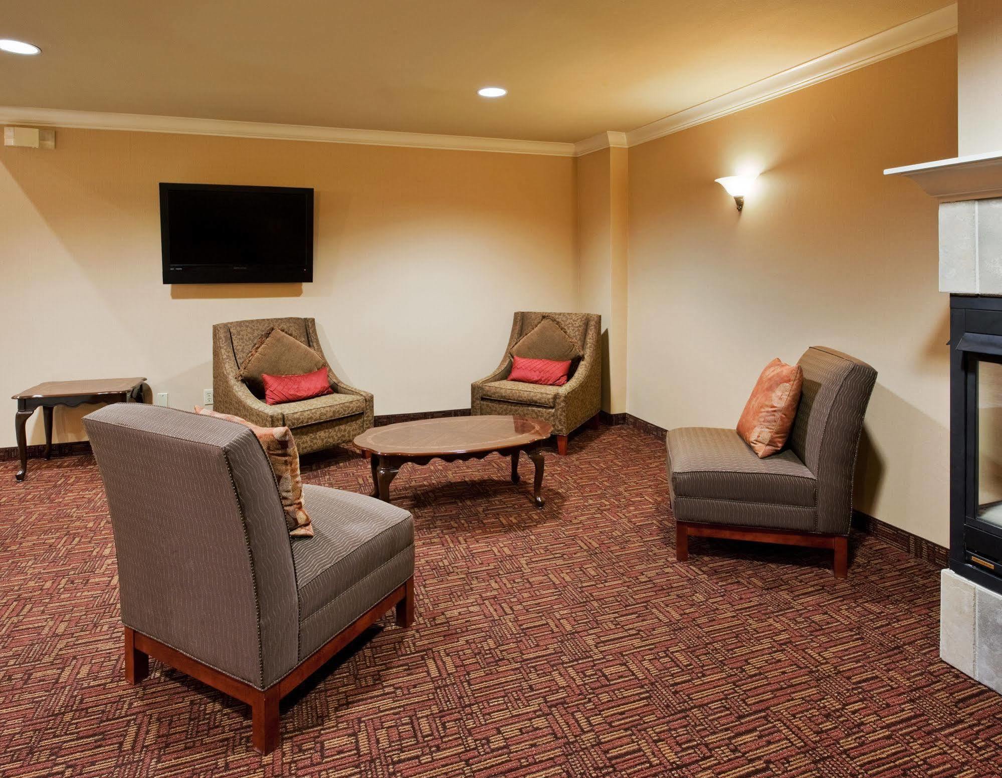 Holiday Inn Express & Suites Watsonville By Ihg Dalaman gambar